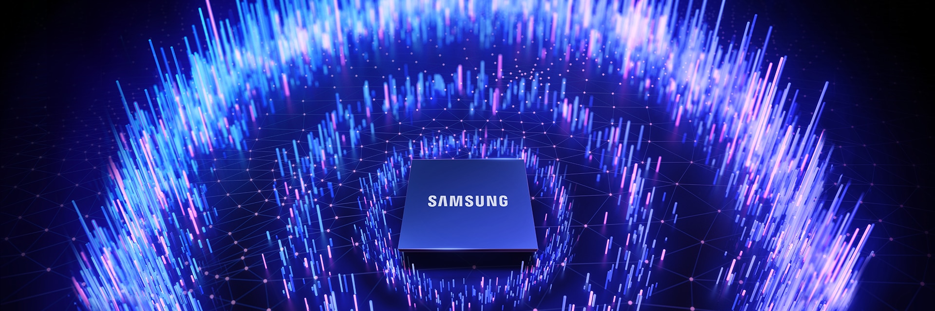 蓝紫色数据光束环绕三星芯片，展现三星半导体在智能计算与连接领域的领先实力。