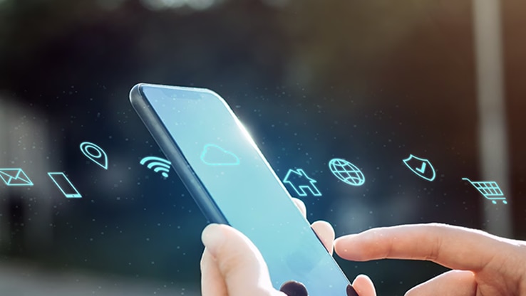 正在使用移动设备的人——手部特写插图