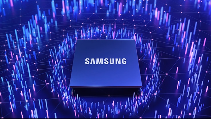 人类大脑示意图，旁边有被蓝色光线照亮的半导体芯片。