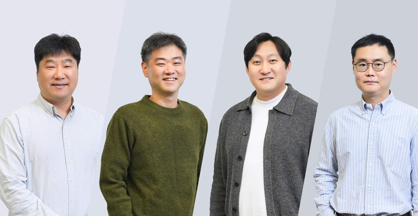 S3SSE2A安全开发成员仁、姜贤宰、金智哲和柳斯坦利身着商务休闲装，带着轻松的微笑并肩站立