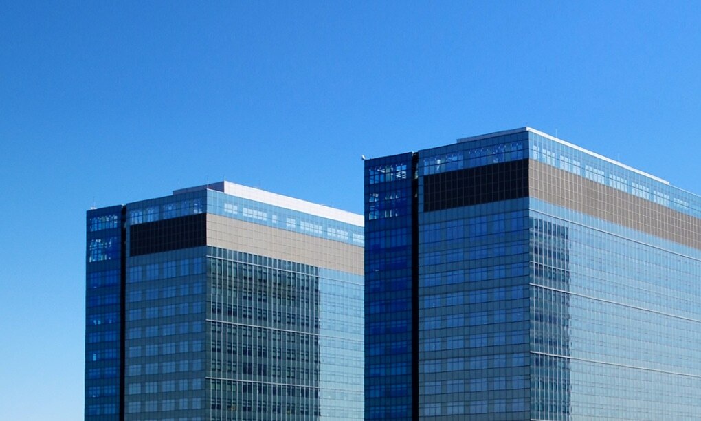 三星华城工厂有两栋建筑。
